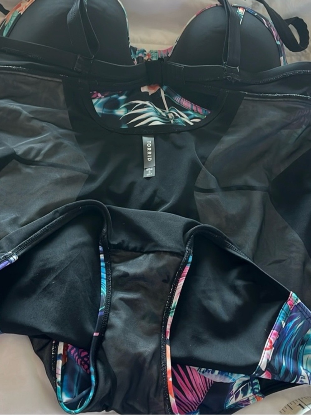 Torrid Slim Fix Underwire Piping One Piece Swimsuit Dreamy Tropical Sz 3 Cup DD - Picture 5 of 5